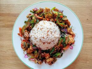 Kuřecí čína se zeleninou a rýží