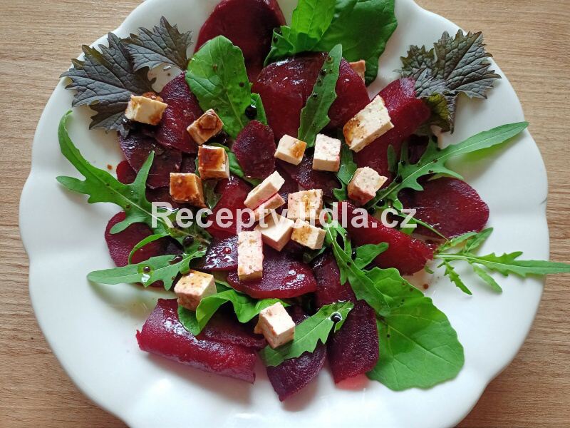 Carpaccio z červené řepy s kozím sýrem